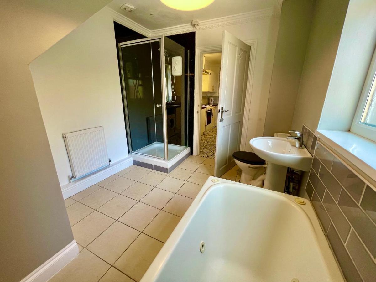 Huge Serviced Apartment With Free Parking Jesmond Dış mekan fotoğraf