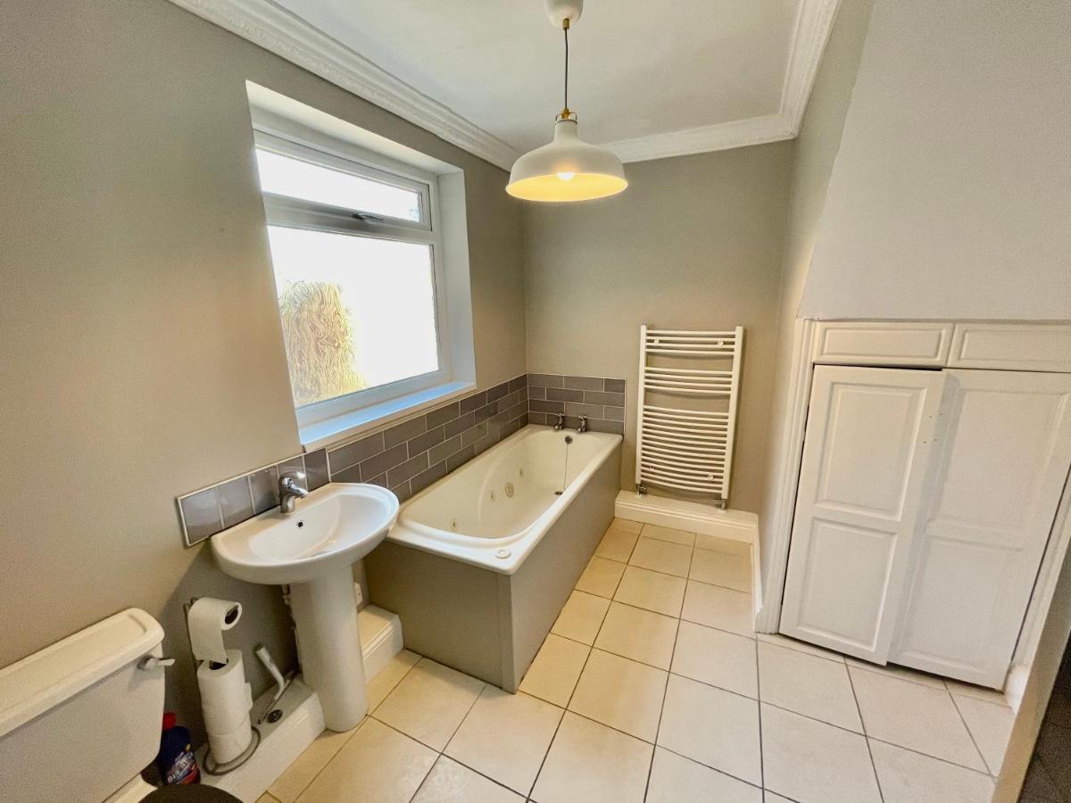 Huge Serviced Apartment With Free Parking Jesmond Dış mekan fotoğraf